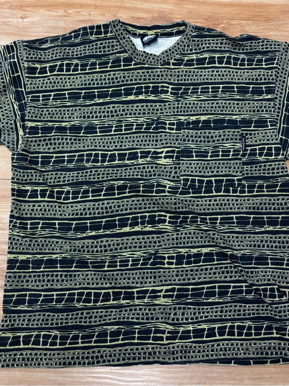 Men's Short-Sleeve Patterned Pocket Tee in Black & Olive